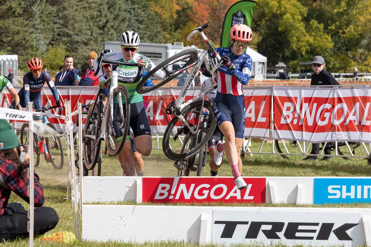It took about 3/4 of a lap for Clara Honsinger (EFEducation-TIBCO-Svb) to make her way to the front of the field and take the lead for the first time.