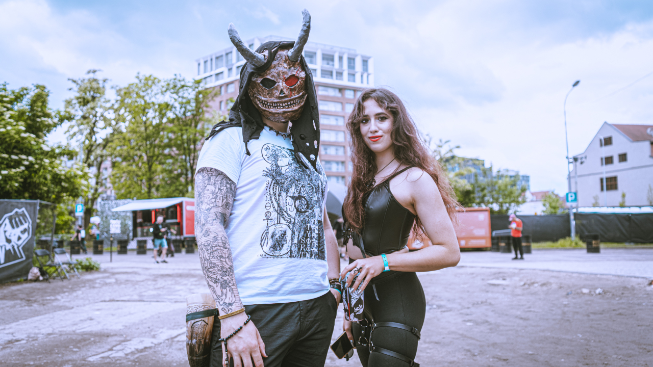 Mystic Fesitval stage with a huge crowd