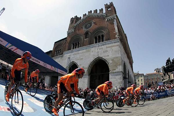 Euskaltel-Euskadi sets out.