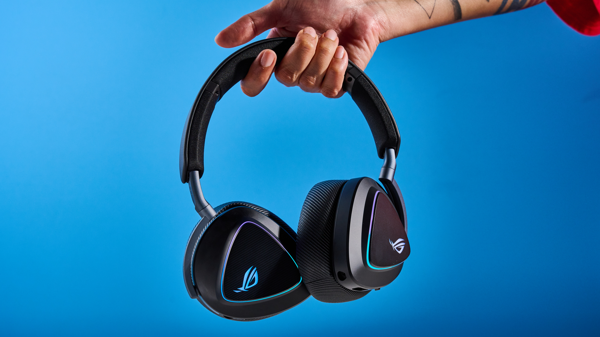 An Asus ROG Delta II wireless gaming headset