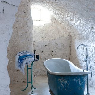 white stone wall bathroom