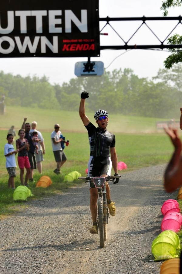 Jeremiah Bishop (Cannondale) celebrates his victory in the men's short track at the Massanutten HooHa!