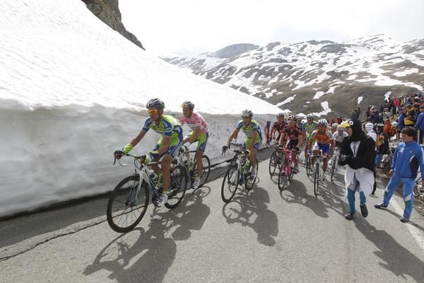 Liquigas storm up the Gavia
