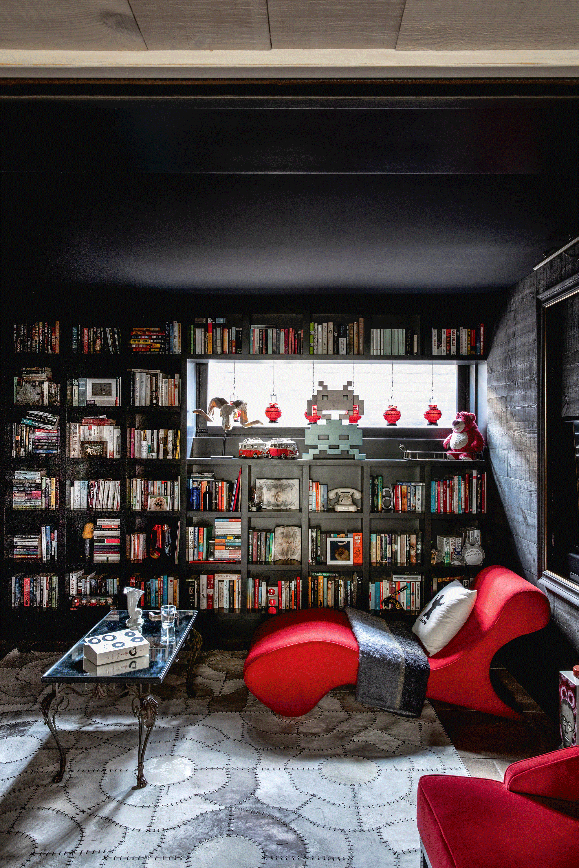 reading corner in basement with chaise longue