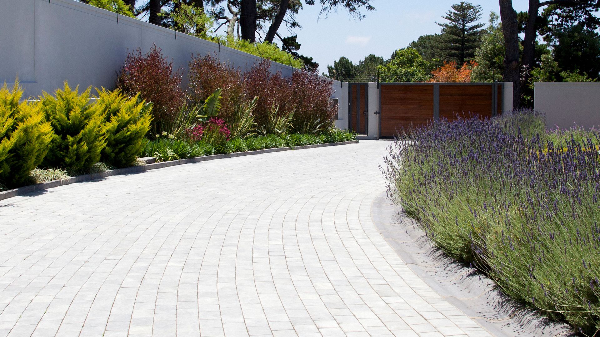 How to lay block paving A stepbystep guide with pictures Homebuilding