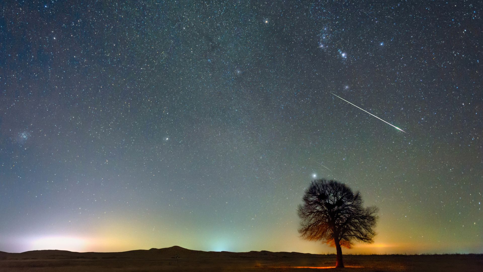 See pieces of Halley's Comet fall to Earth this week as the Orionid meteor shower peaks