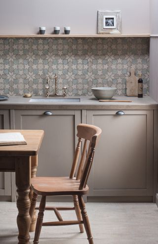 Kitchen splashback tiled with pattern tiles by Original Style