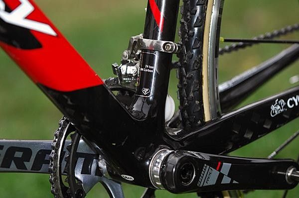 There's no carbon in Johnson's frame, but plenty of it in Bessette's Ridley.