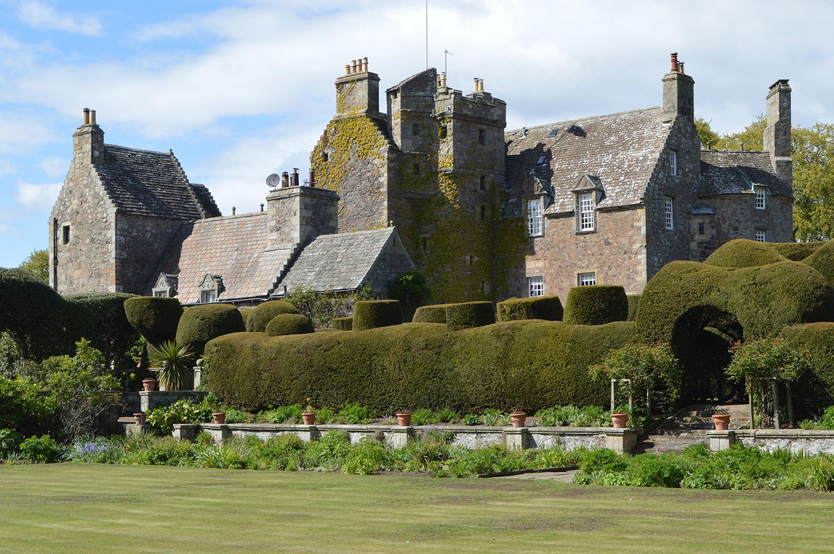 À la maison : la frénésie immobilière de Sophie Heawood. Cette semaine, des maisons insolites pour des gens décalés