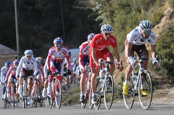 The peloton climb on stage 3 of the Etoile des Besseges