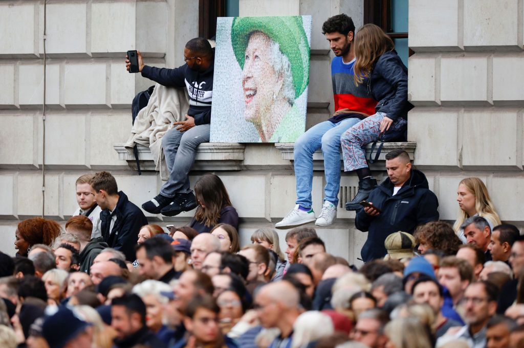 Une liste de toutes les personnes qui assisteraient aux funérailles de la reine aujourd'hui