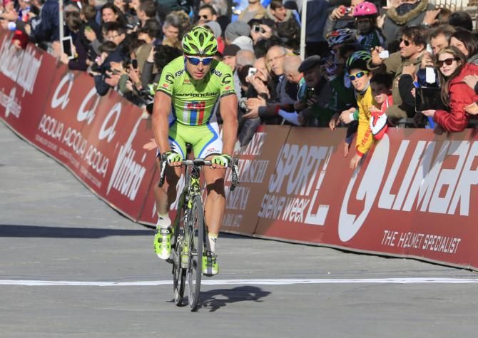 Peter Sagan (Cannondale) finishes second