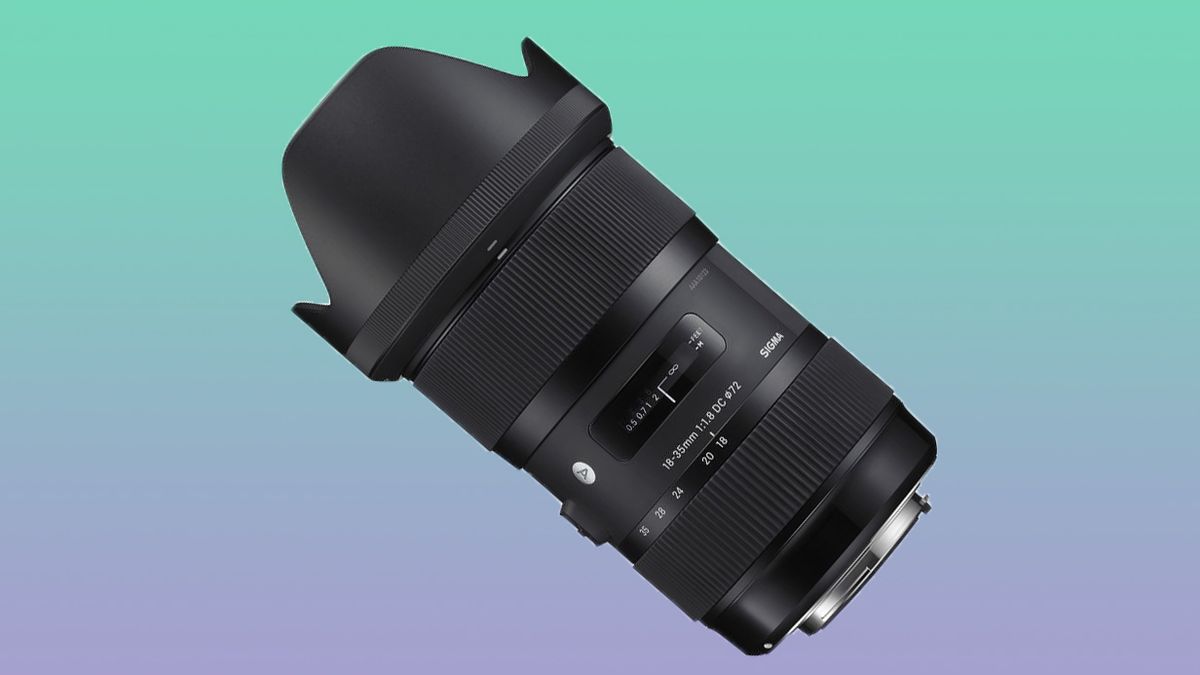 Save $120 on Sigma 18-35mm f/1.8 DC HSM Art lens