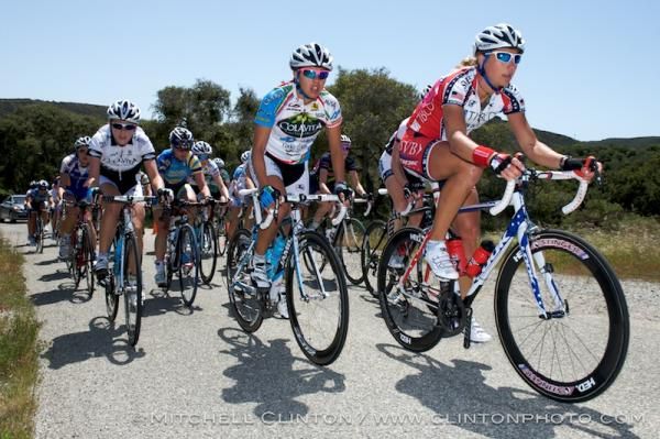 Meredith Miller (Tibco) leads Carman Small (ColaVita) at the front of the pack