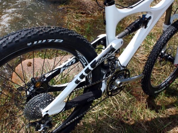 The chunky rectangular-profile seatstays contribute to the accurate tracking rear end