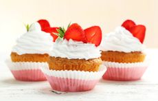 Strawberry and cream cupcakes