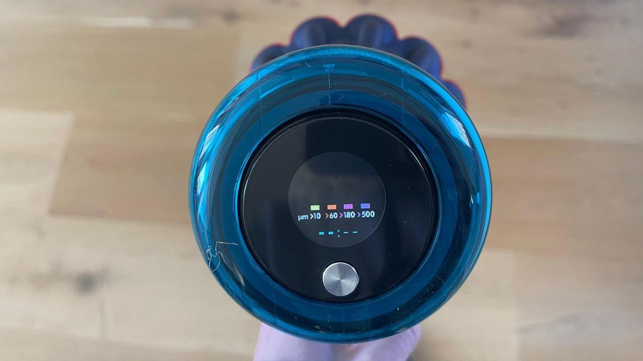Dyson V15 screen