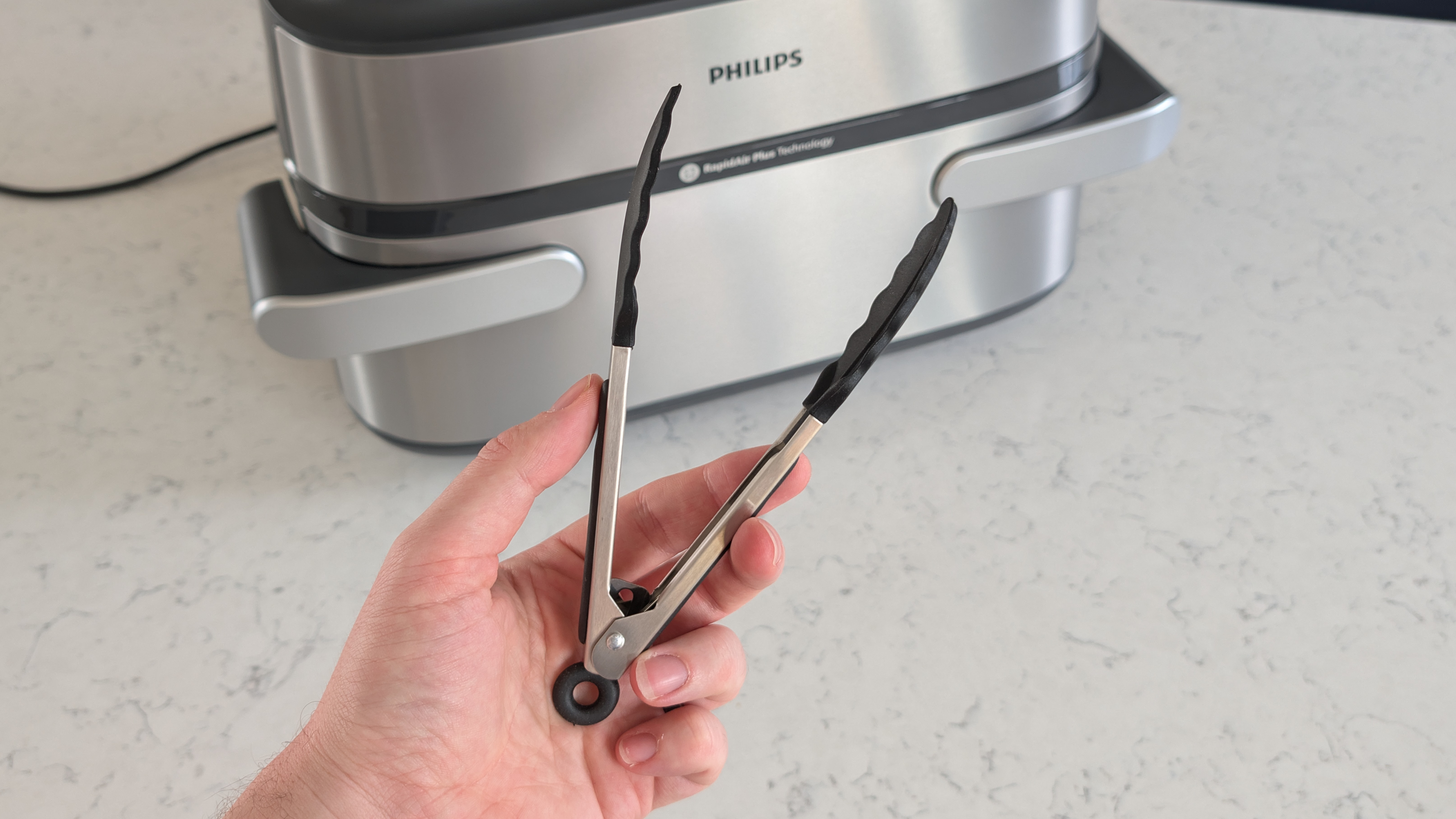 Philips 5000 Series Megabasket con Steam Air Fryer en la encimav