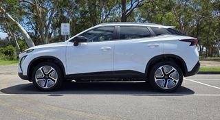 A Chery Omoda E5 in white from the side