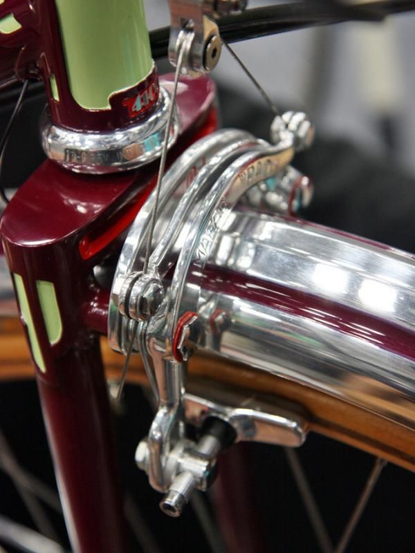You can just barely see the distinctive red 'Phil' logo carved into the brake caliper.