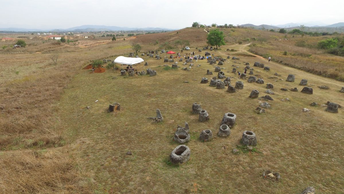 The latest research from the Plain of Jars combines the ages of some of the stone jars with the ages of some of the burials – most of the burials were found to be much younger than the stone jars.