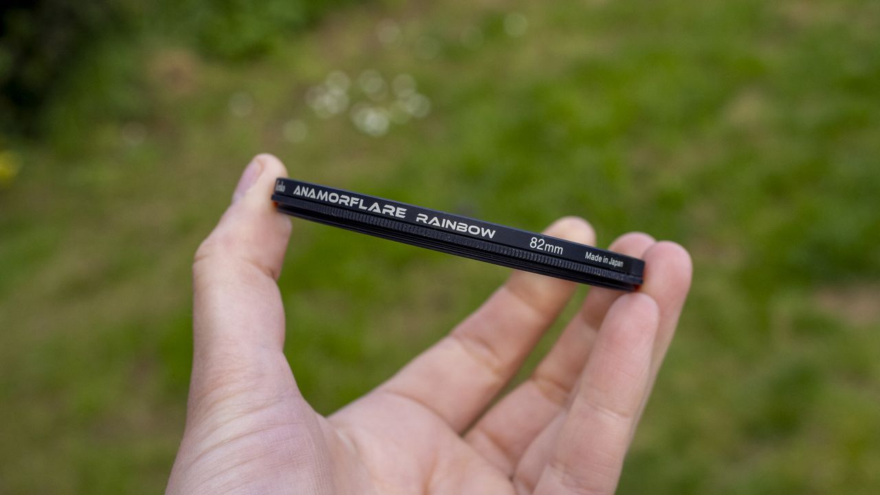 A side view of the Kenko Anamorflare rainbow filter