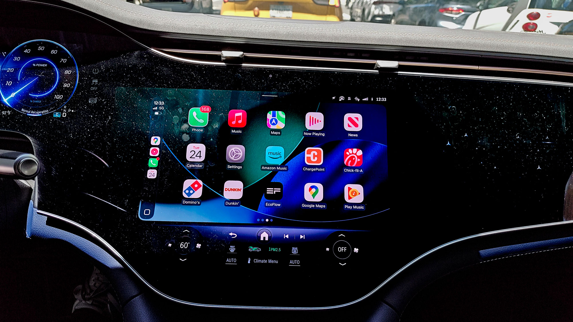 iOS 26 beta CarPlay screenshots.