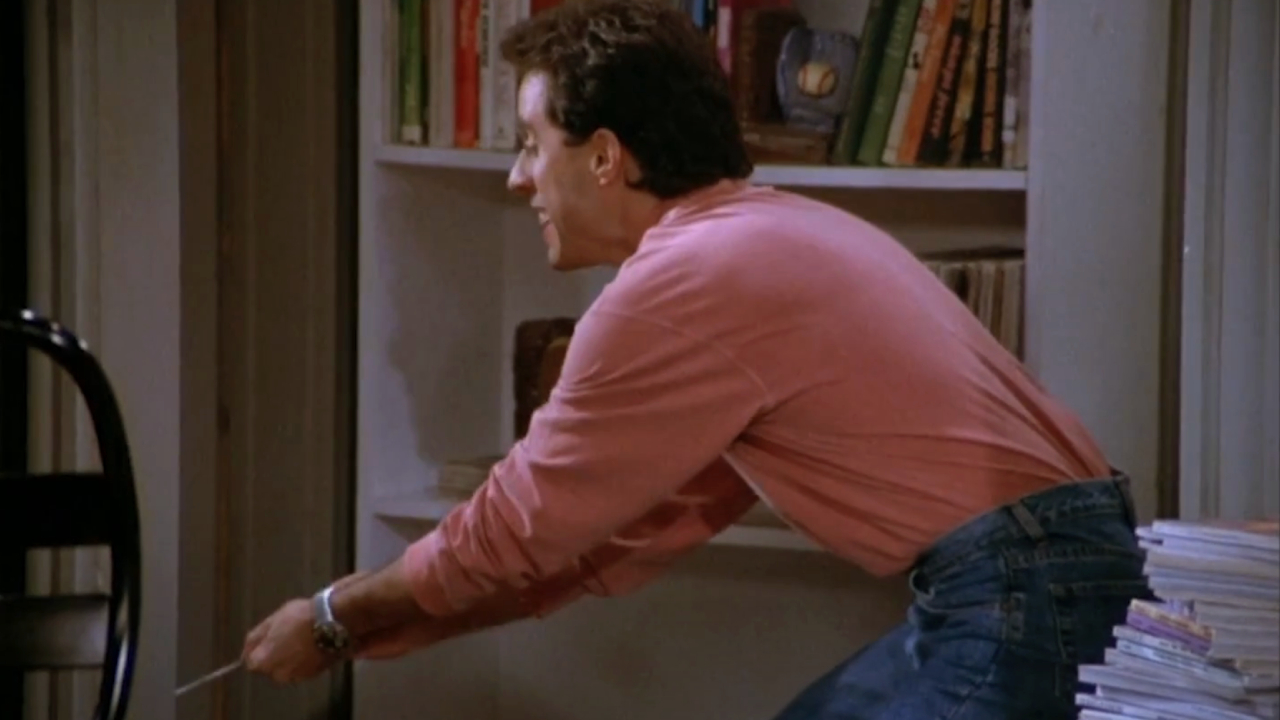 Jerry Seinfeld playing tug-of-war with the offscreen Farfel on Seinfeld