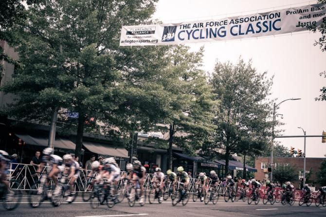 The women race through downtown Arlington.