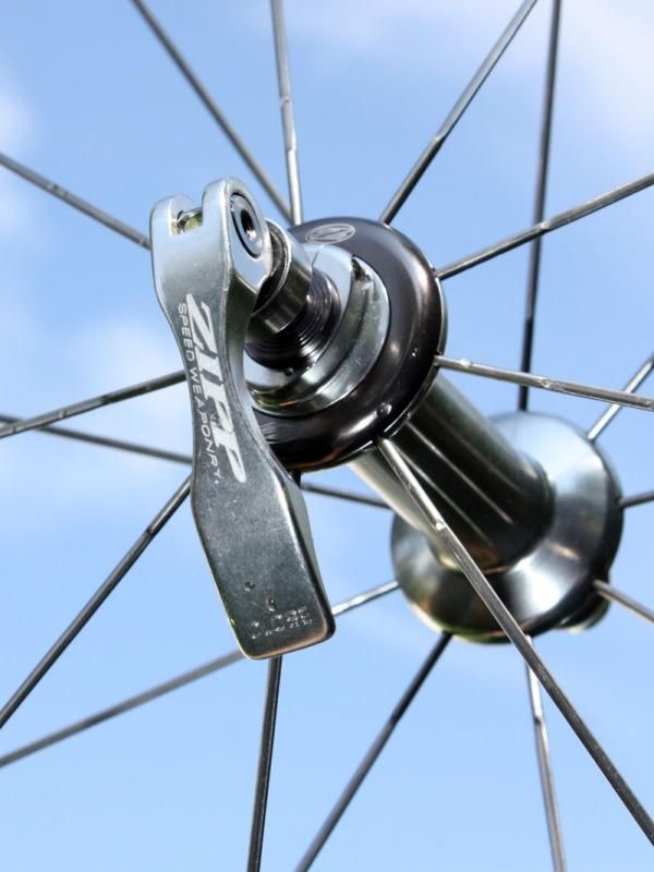 The included skewers work well enough but look somewhat low-budget as compared to the rest of the wheelset