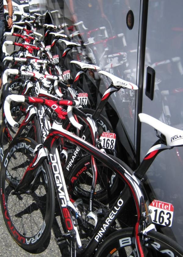 The Caisse d'Epargne Pinarello bikes