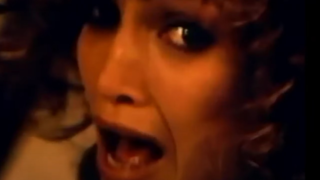 Jennifer Lopez in fear in The Cell