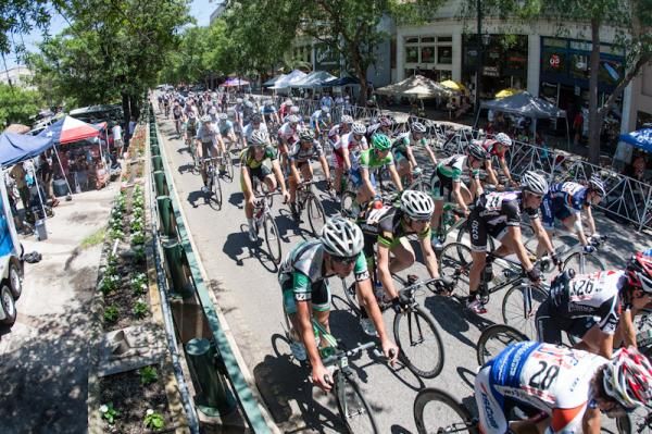A large field in the mens elite race
