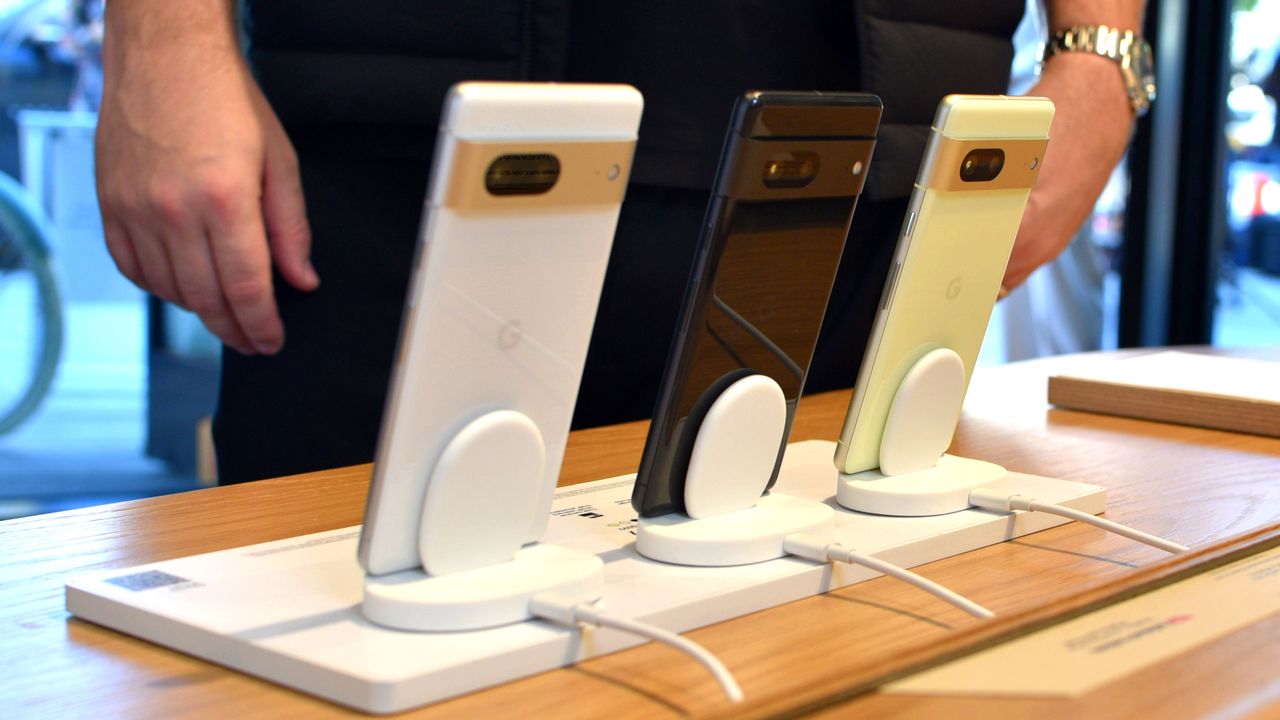 Google Pixel 7 on display at Williamsburg Google Store
