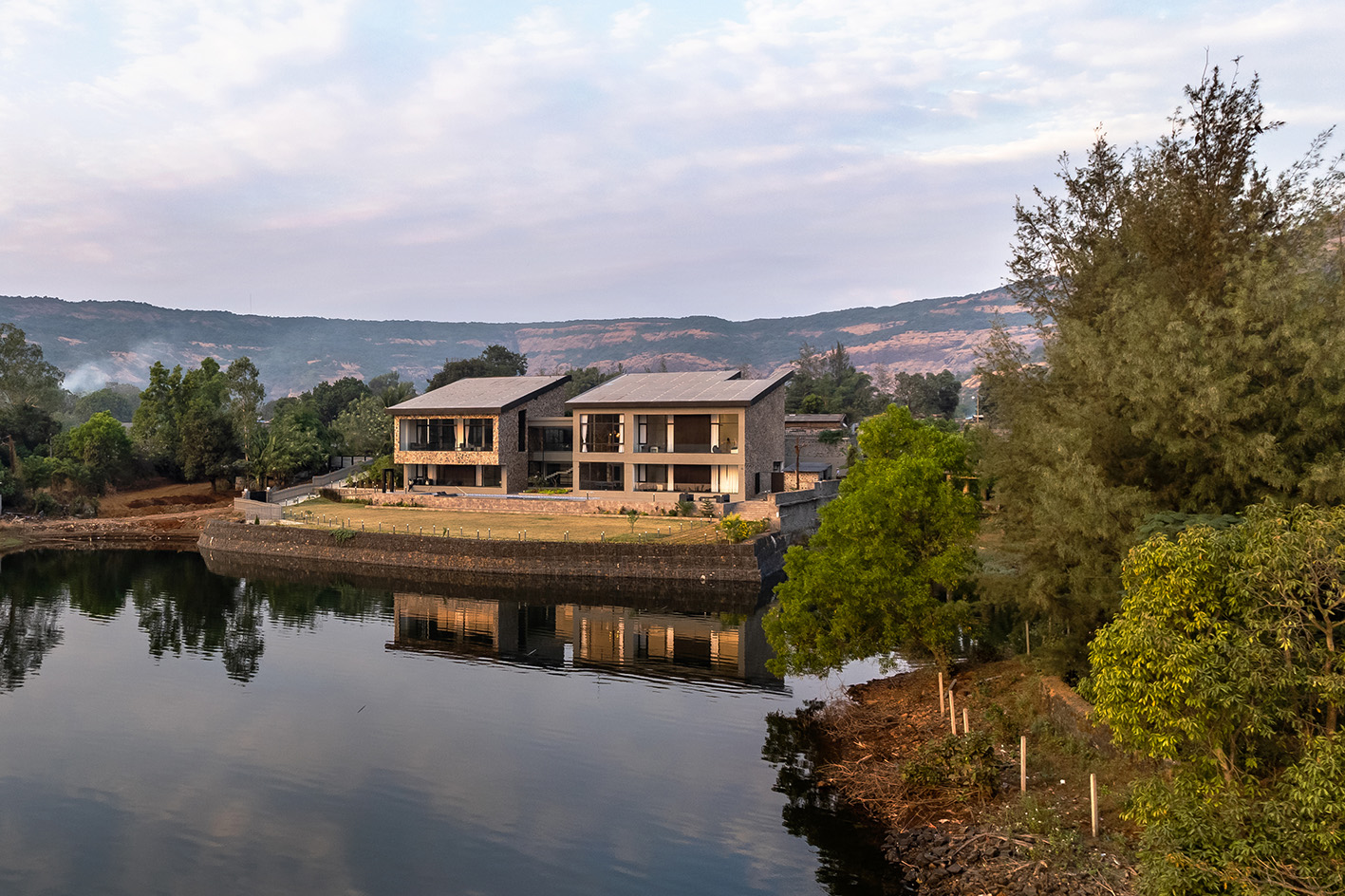 House by the Lake by Kaviar Collaborative