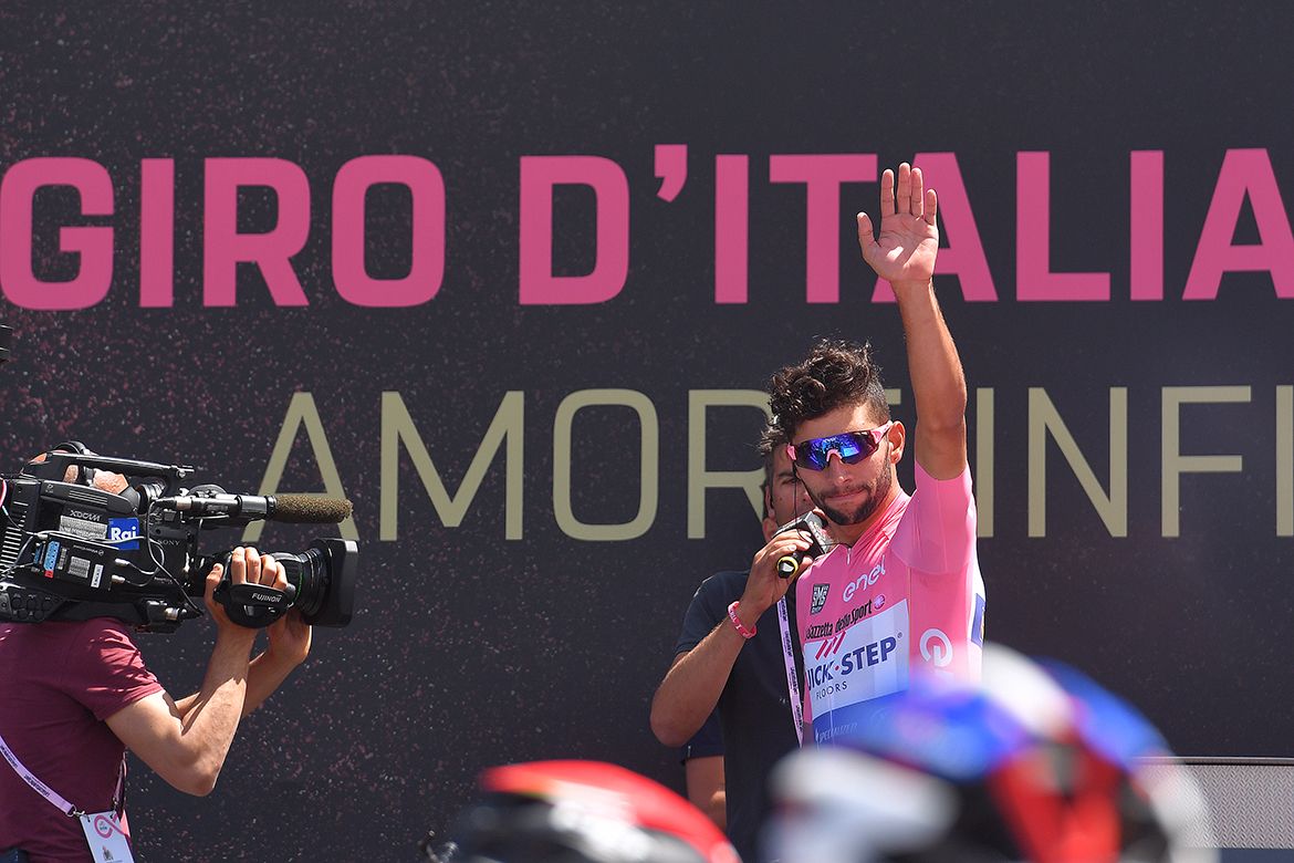 Fernando Gaviria (Quick-Step Floors) in the maglia rosa for a day