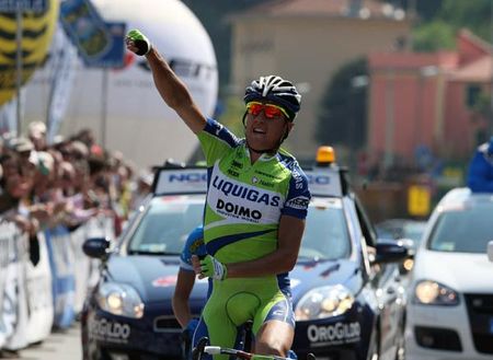 Robert Kiserlovski (Liquigas-Doimo) outsprinted Domenico Pozzovivo (Colnago - CSF Inox) to win the Giro dell'Appennino.