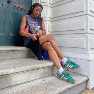 @the_oluwaseun wearing green trainers