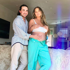 chrissy teigen pregnant crop top