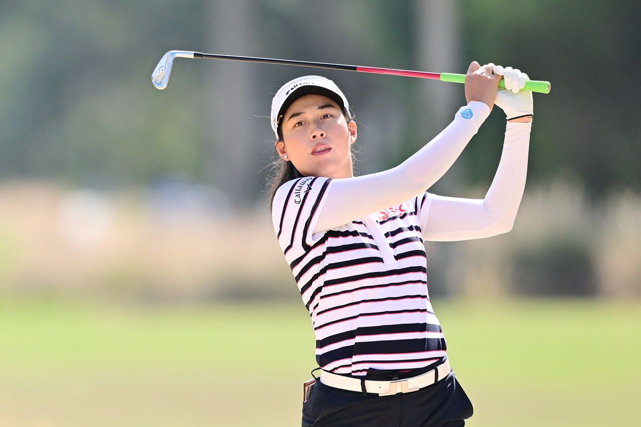 Jeeno Thitikul hits an iron shot