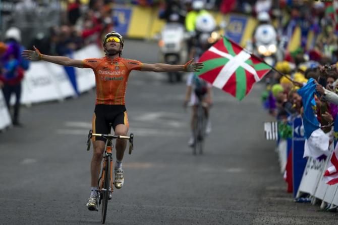 Samuel Sanchez taking a stage win at the Tour de France