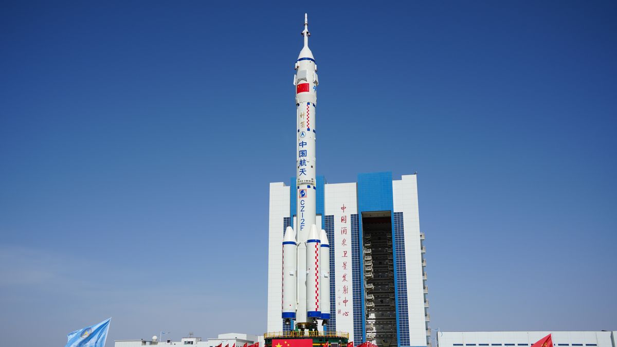 Chiny wystrzeliwują rakietę na nadchodzącą misję astronautów na stację kosmiczną Tiangong (zdjęcia)