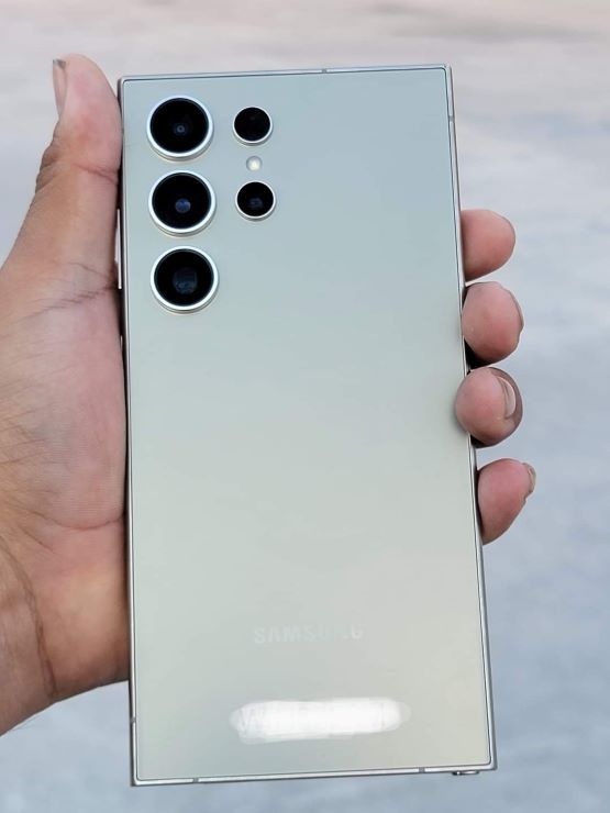 Galaxy S24 Ultra live images showing the back and camera