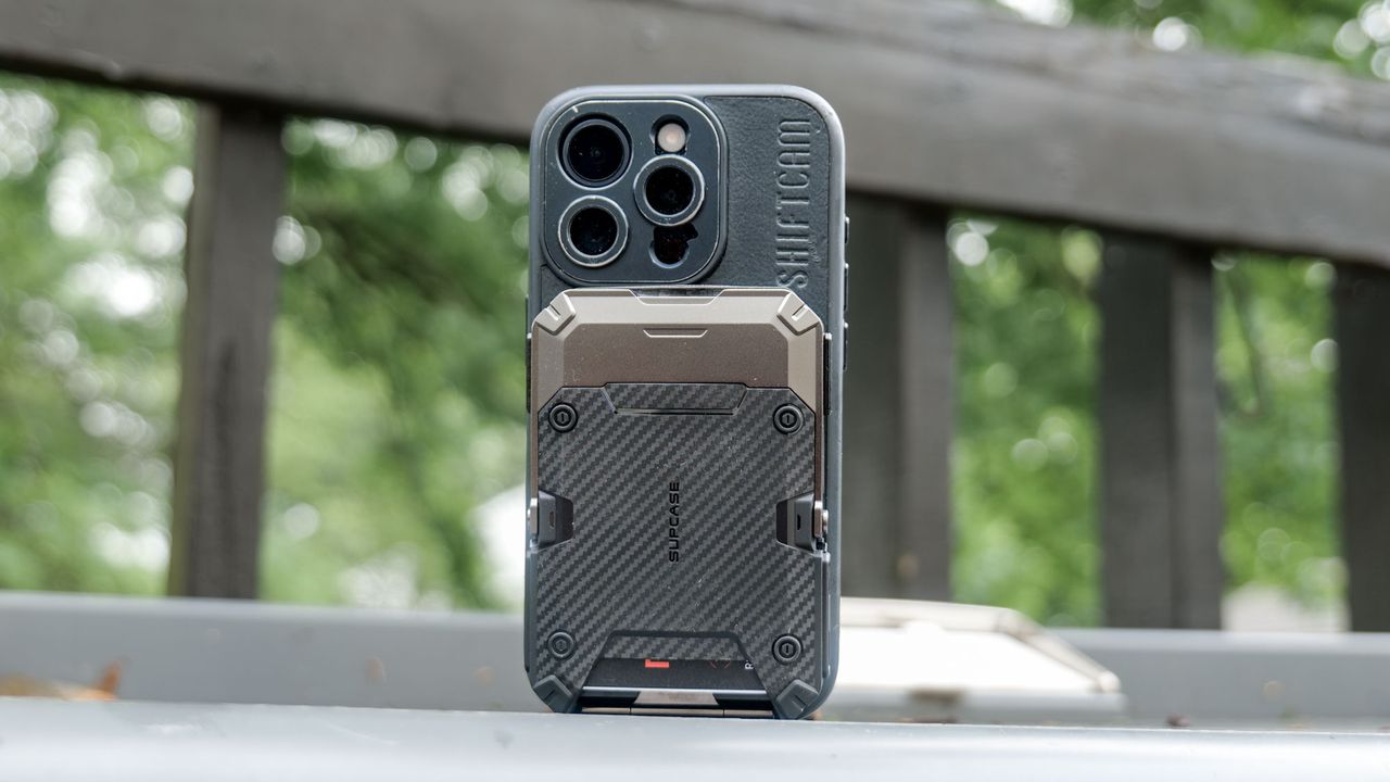 Supcase MagFlip Stand MagSafe Wallet.