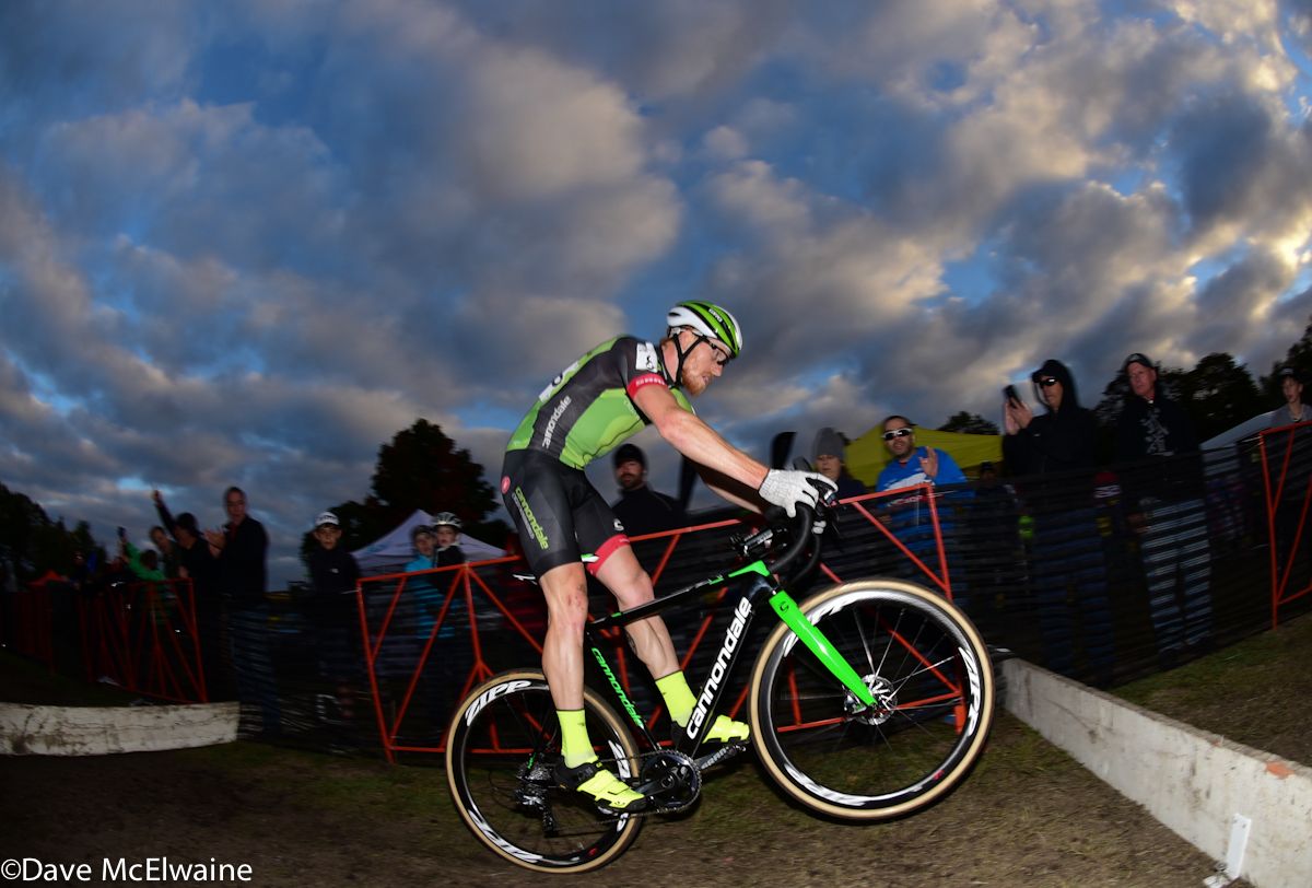Stephen Hyde (Cannondale) getting ready to bunny-hop the barriers