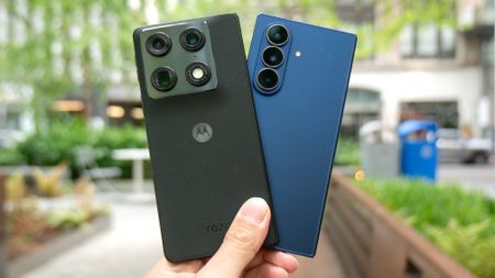 Razr Fold vs Galaxy Z Fold 7.