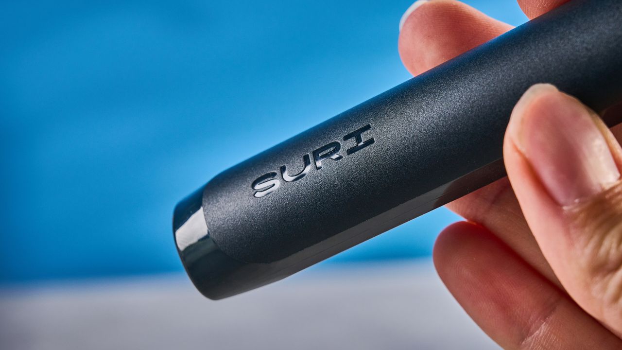 the suri core 1.0 toothbrush with cornstarch and castor oil heads and a biocircular plastic body