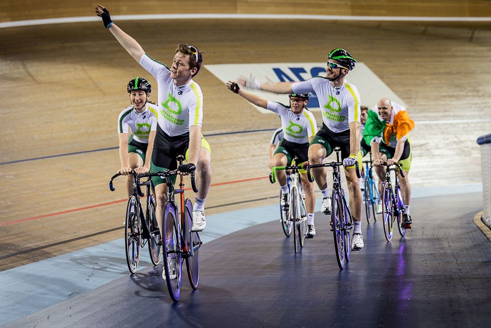 The Dublin Thunder circle the track in Carson