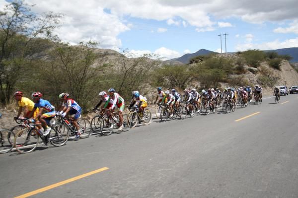 Riders speed along on stage two of the Vuelta al Ecuador