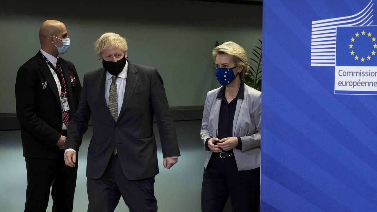 Boris Johnson and European Commission president Ursula von der Leyen meet for a dinner in Brussels